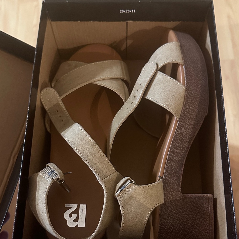 R2 Stylish Tan Sandals